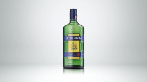 Nový design Becherovky spojuje historii a současnost likéru